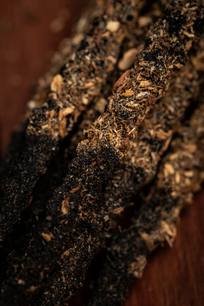 Natürliches Räucherwerk im Doppelaroma · Myrrhe & Palo Santo